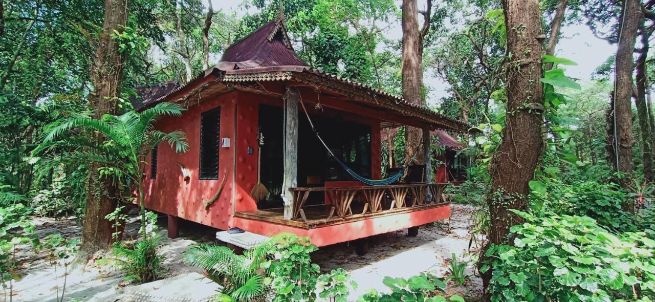 Bamboo Bungalows Koh Phayam Bagian luar foto