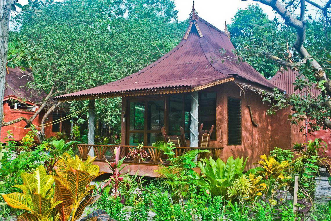 Bamboo Bungalows Koh Phayam Bagian luar foto