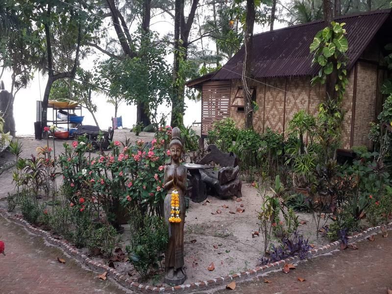 Bamboo Bungalows Koh Phayam Bagian luar foto